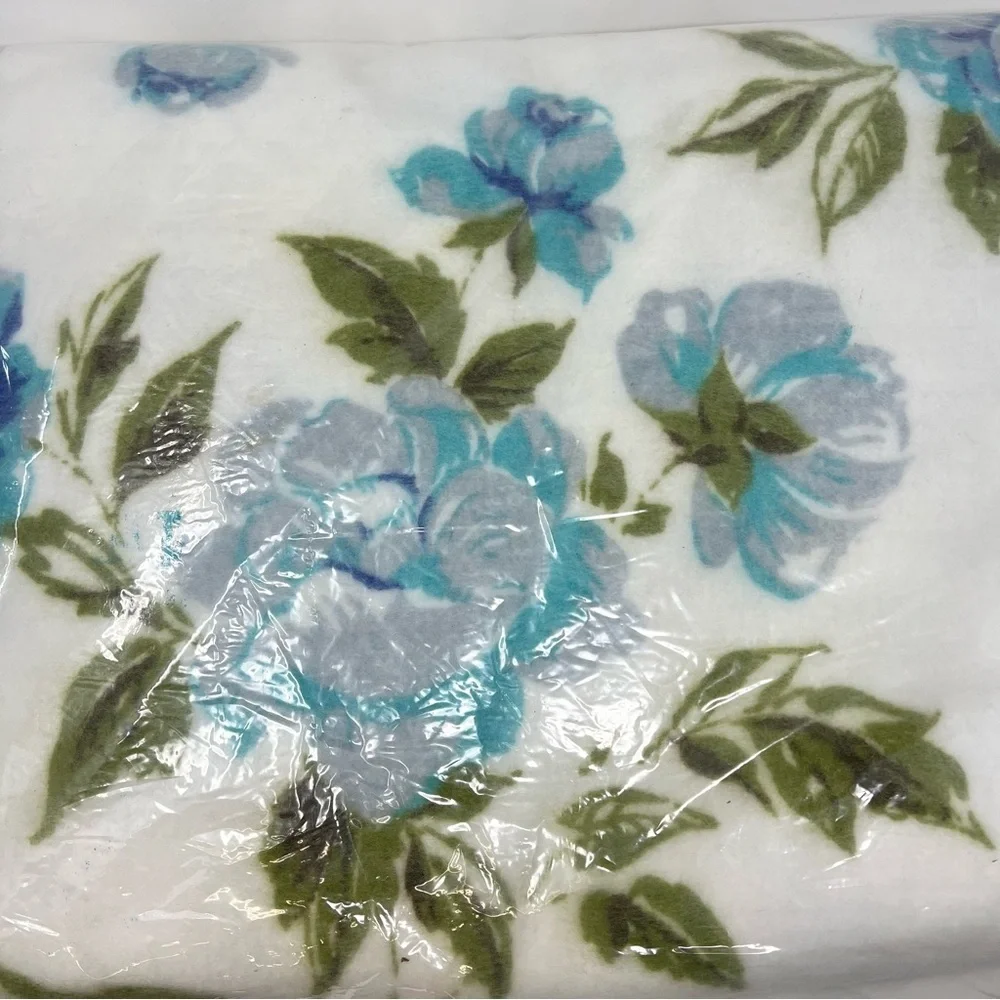 NWT Tiara Rose Vintage Blue Rose Printed Blanket Fits Twin and Full Cottagecore